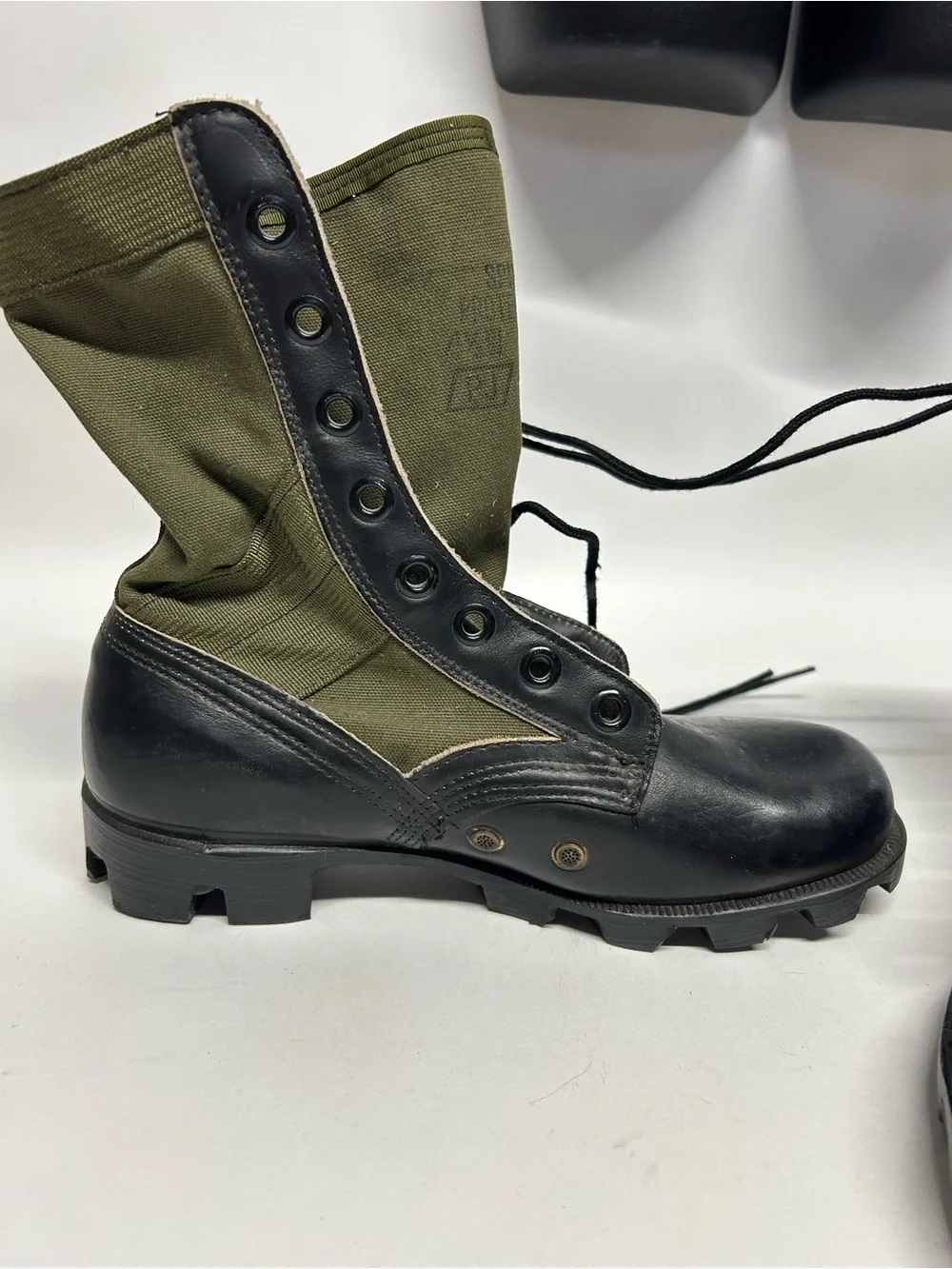 US Army 1965 NOS Vietnam Era Combat Jungle Boots Tropical Pattern C.I.C. 4 1/2